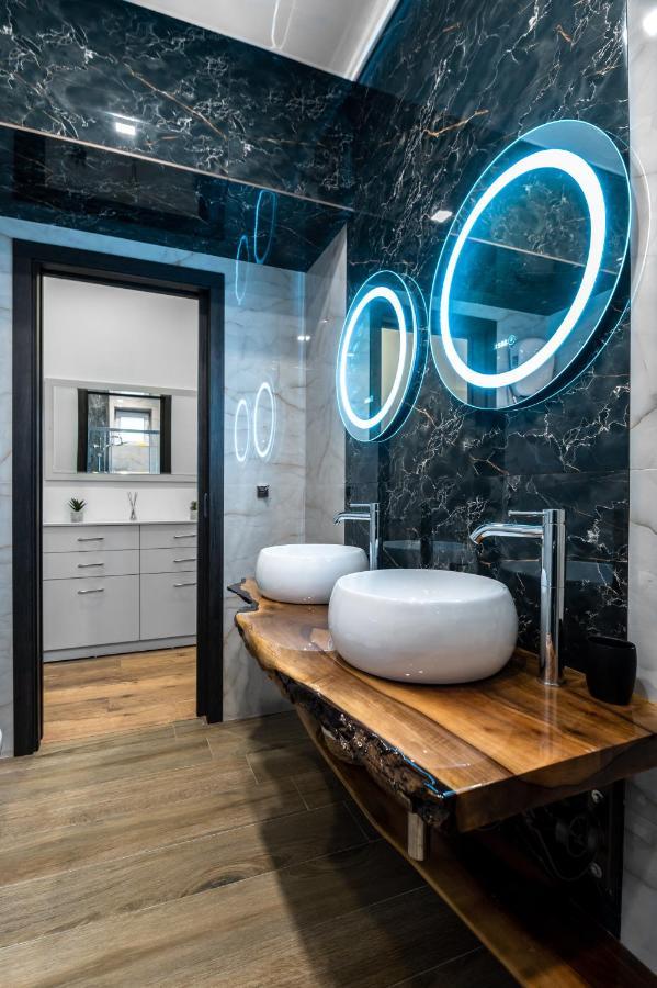La Luna - High-End 2Bd Flat In The Top Centre By Flat Mаnager Sofya Dış mekan fotoğraf