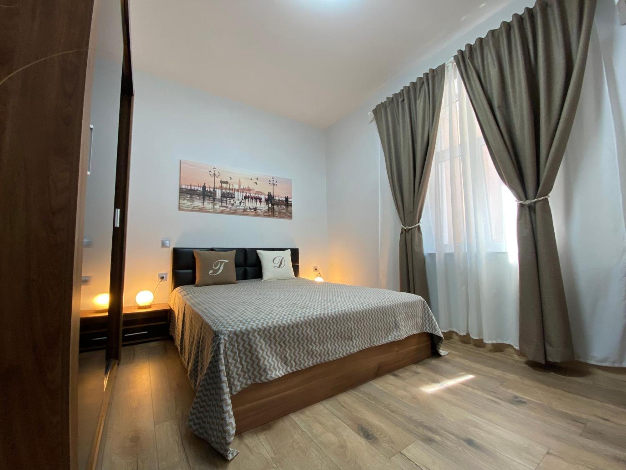 La Luna - High-End 2Bd Flat In The Top Centre By Flat Mаnager Sofya Dış mekan fotoğraf
